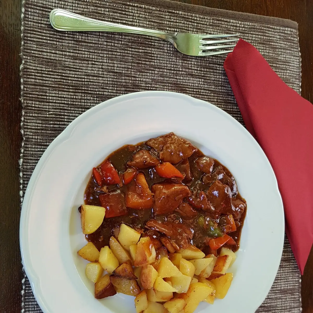 Gulasch, Restaurant Minna