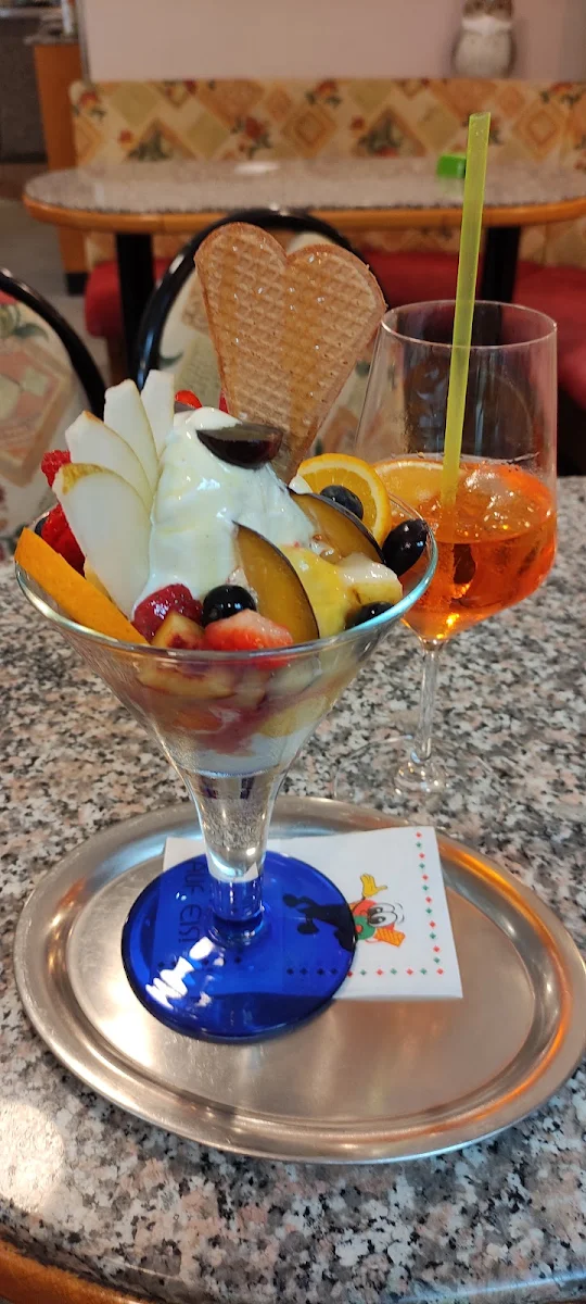 Früchte Eisbecher