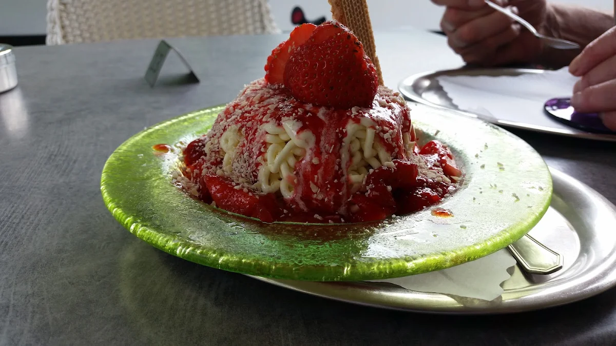 Spaghetti Eis Mit Erdbeeren