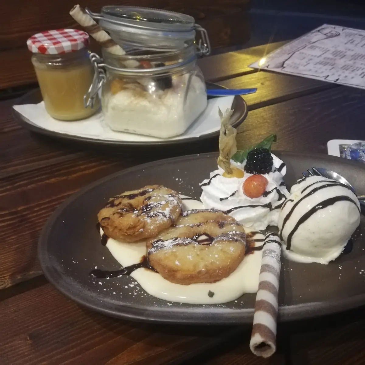 Apfelringe Mit Eis Und Vanillesauce