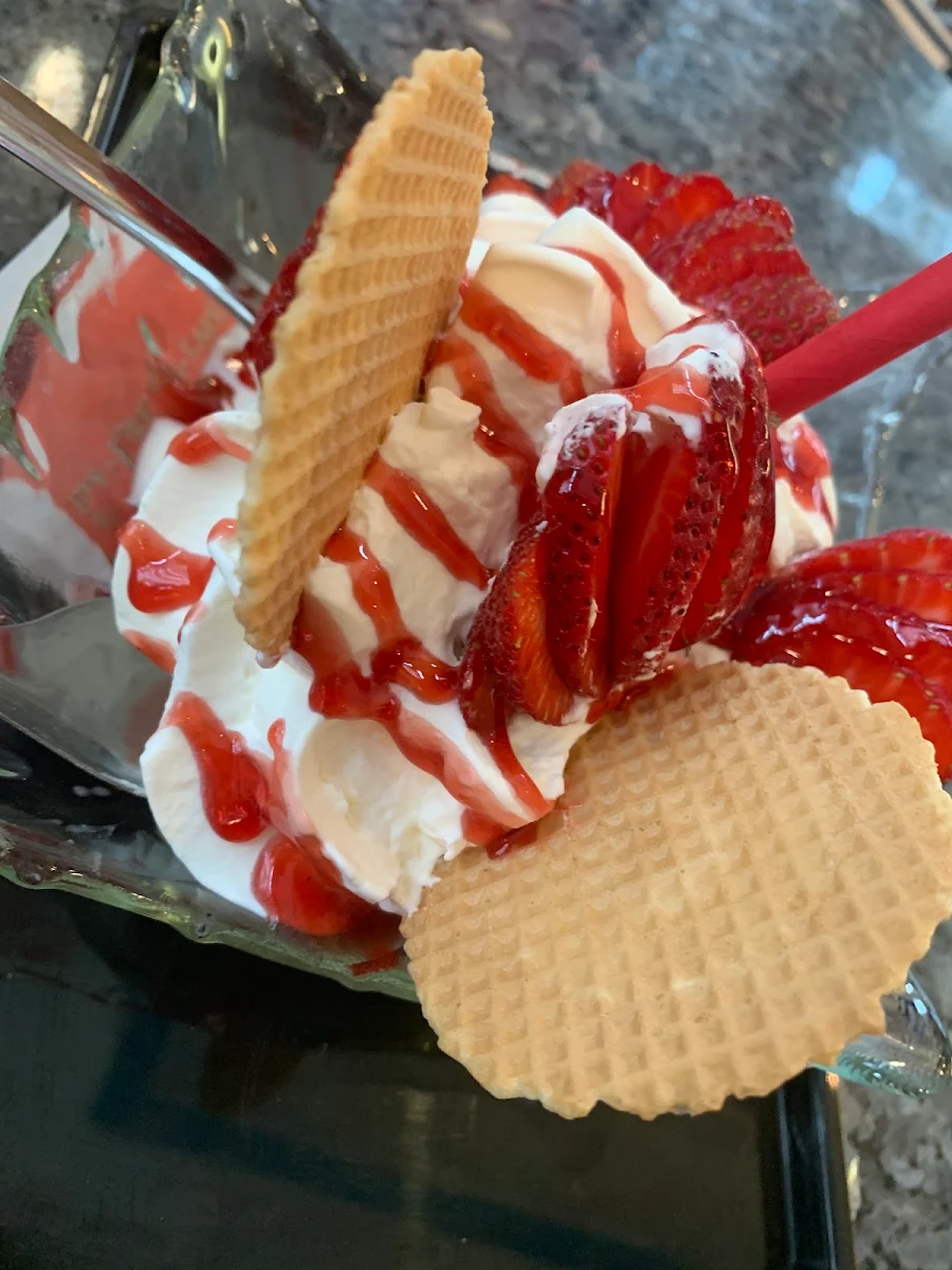 Erdbeerbecher
