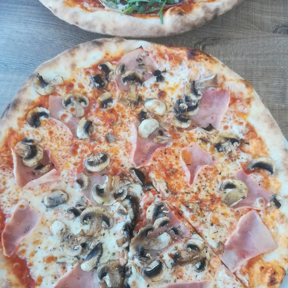 Pizza Prosciutto E Funghi