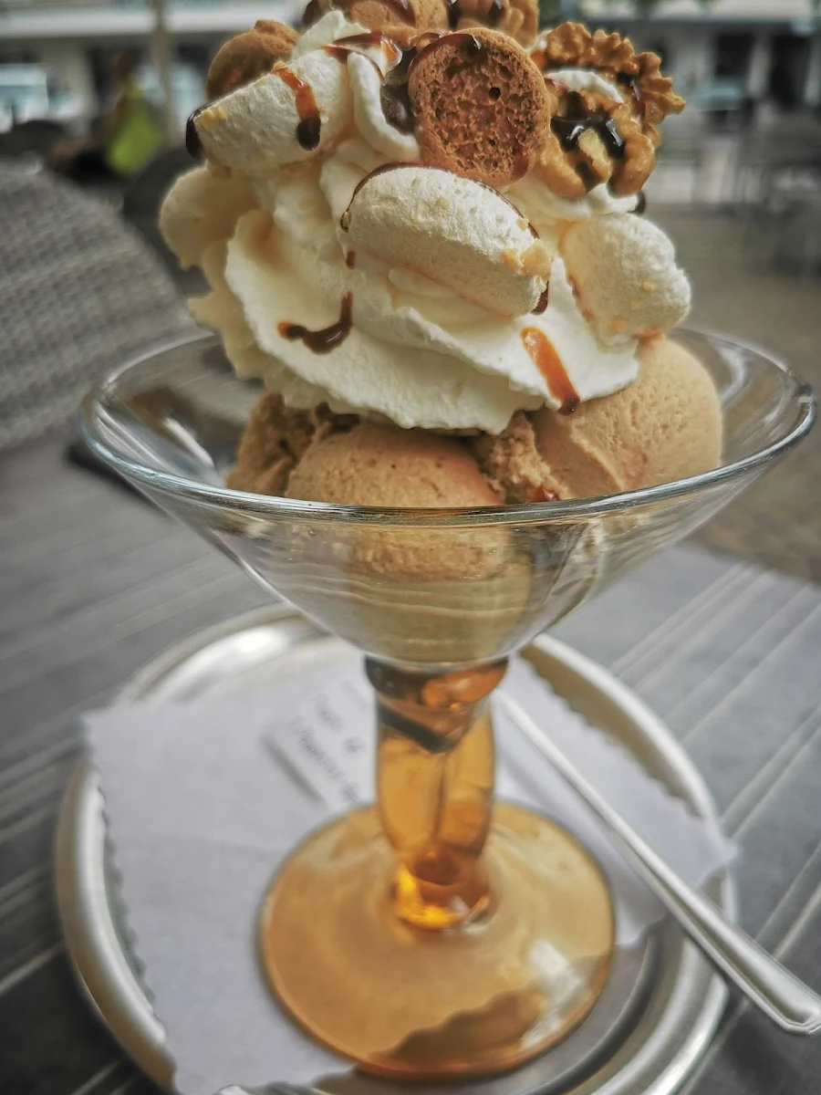 Krokant Eisbecher