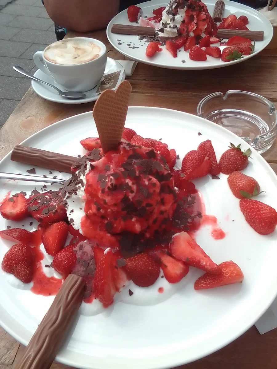 Erdbeerbecher