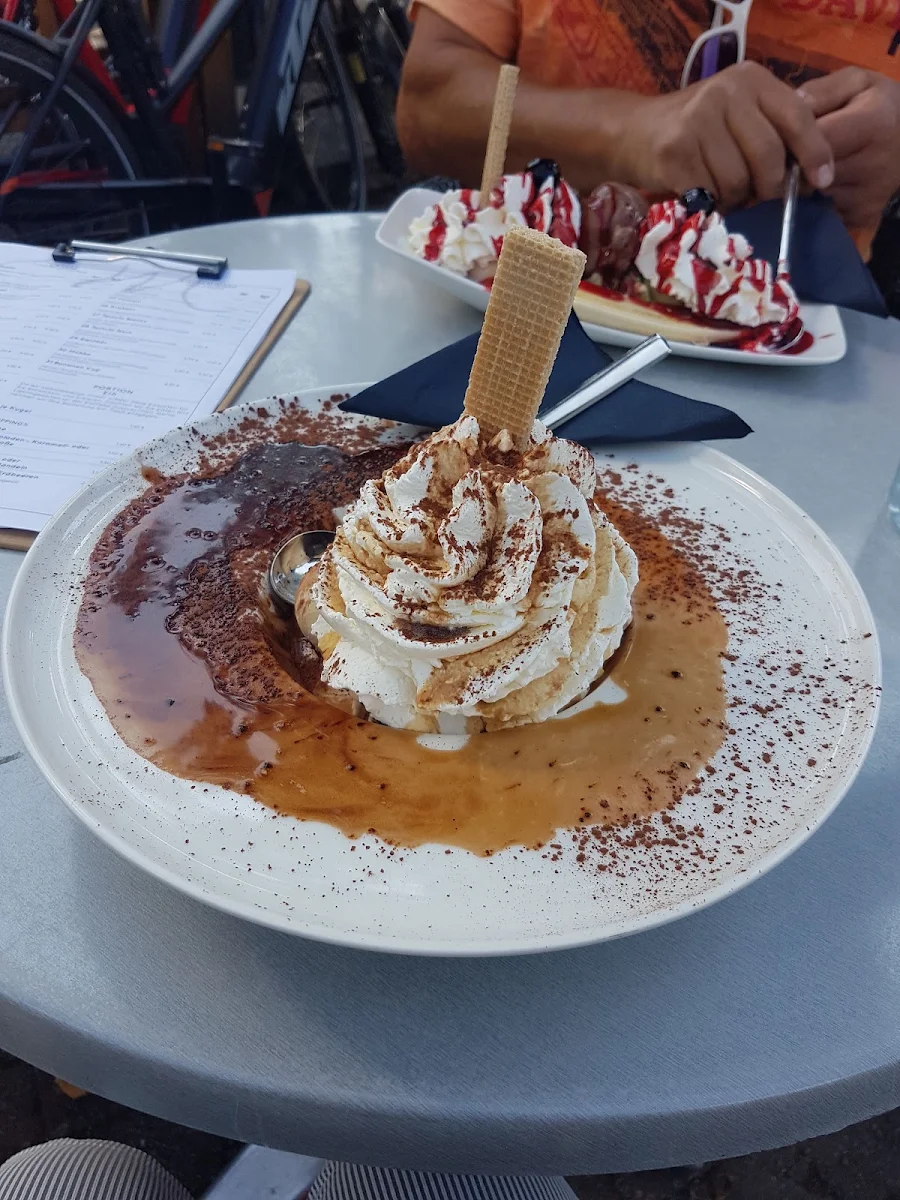 Mokka Eisbecher