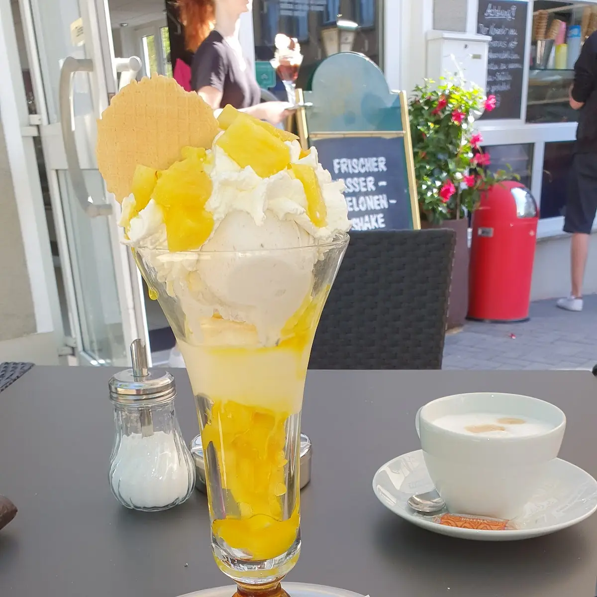 Ananaseisbecher