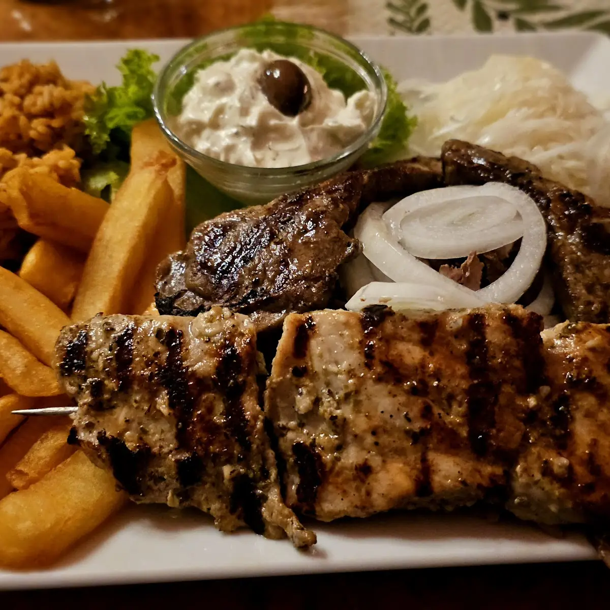 Herkules-teller, Restaurant Rhodos