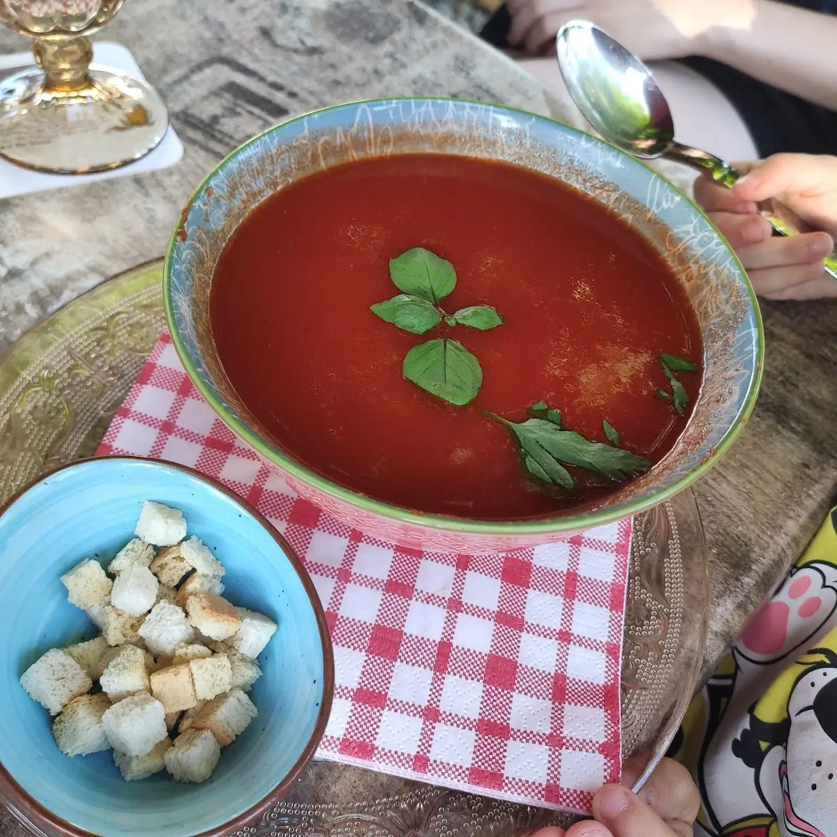 Tomatensuppe, Toni's Pizzeria