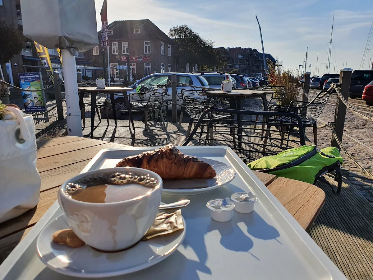 Croissant Mit Tasse Café