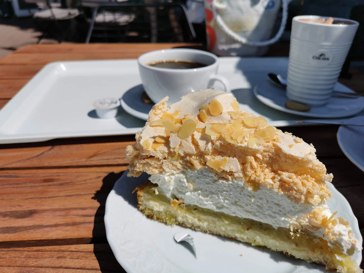 Stachelbeerbaisertorte