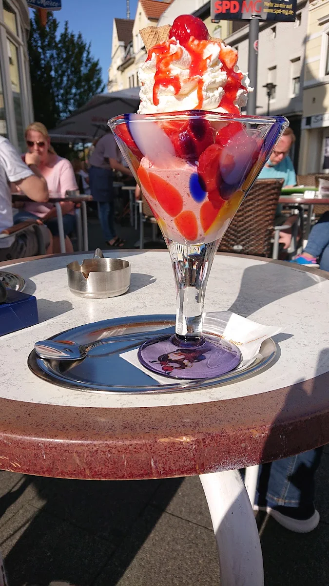Erdbeerbecher