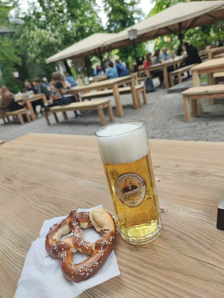 Bier Mit Brezel, Riegele Biergarten