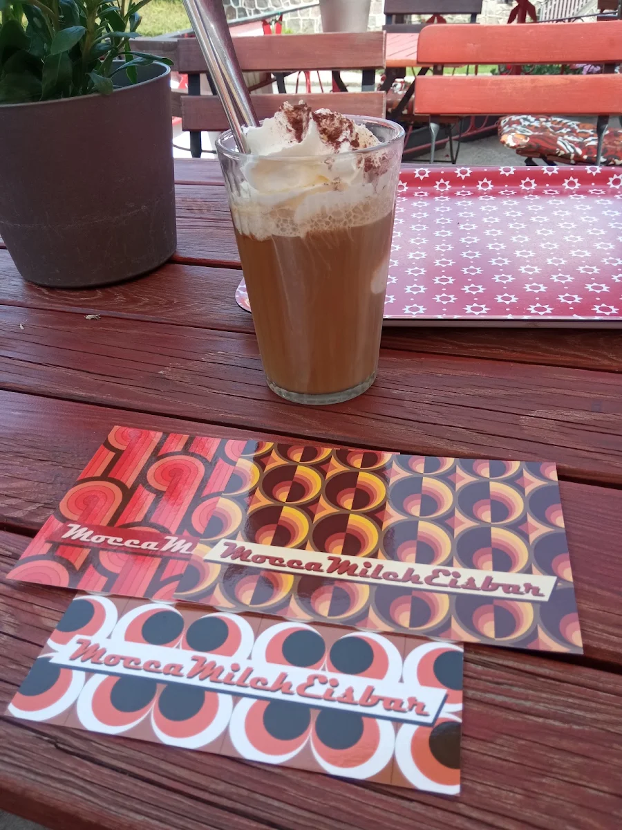 Eiskaffee Und Postkarten, Mocca Milch Eisbar