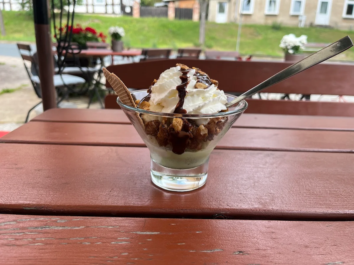 Nussbecher, Mocca Milch Eisbar