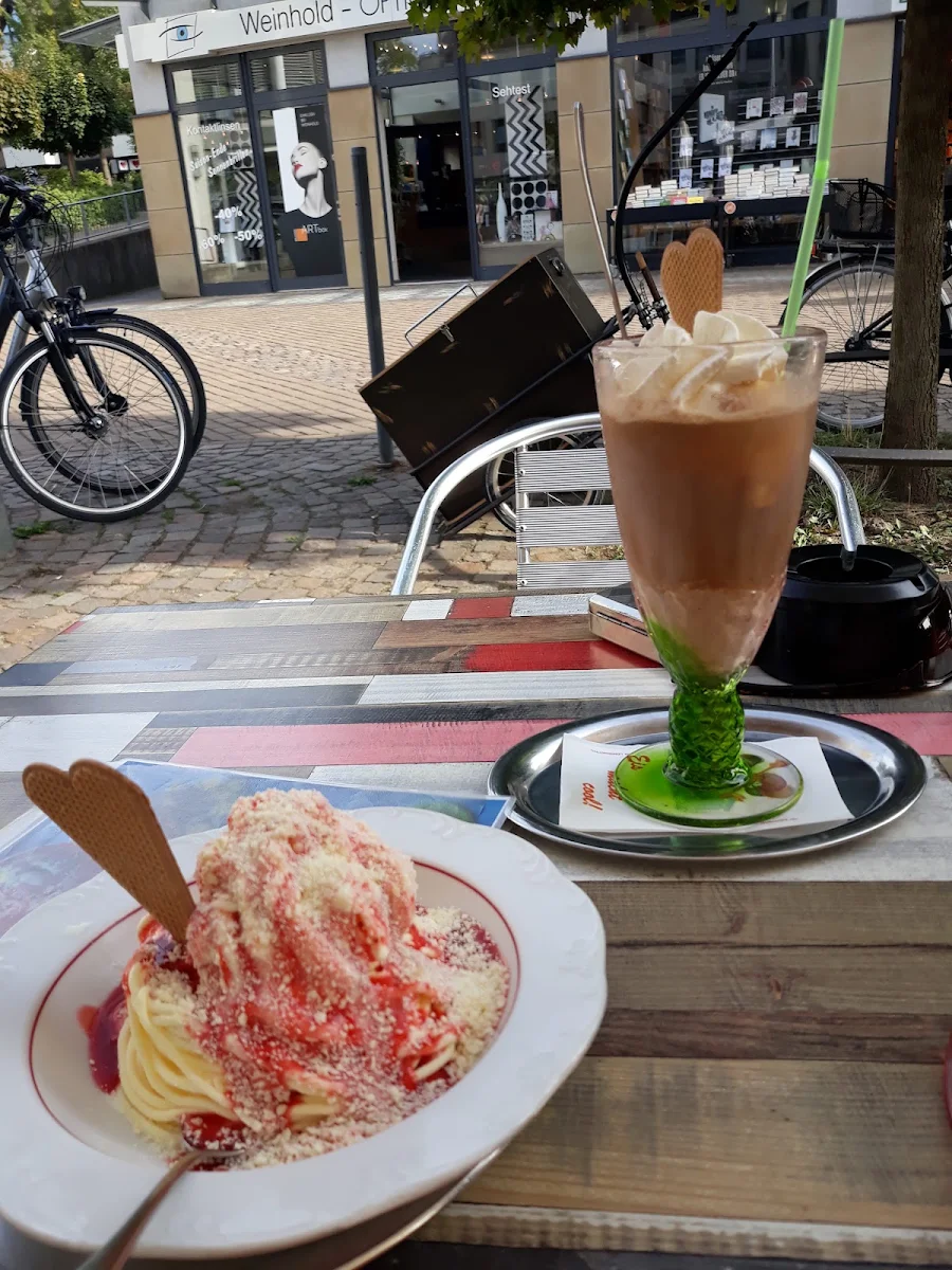 Spaghetti Eis Und Eiskaffee