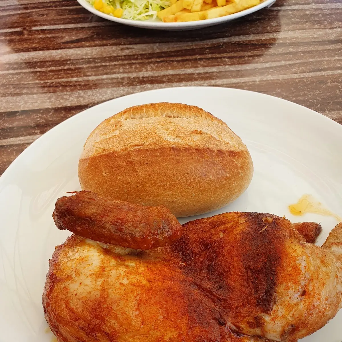 Halbes Hähnchen Mit Brötchen
