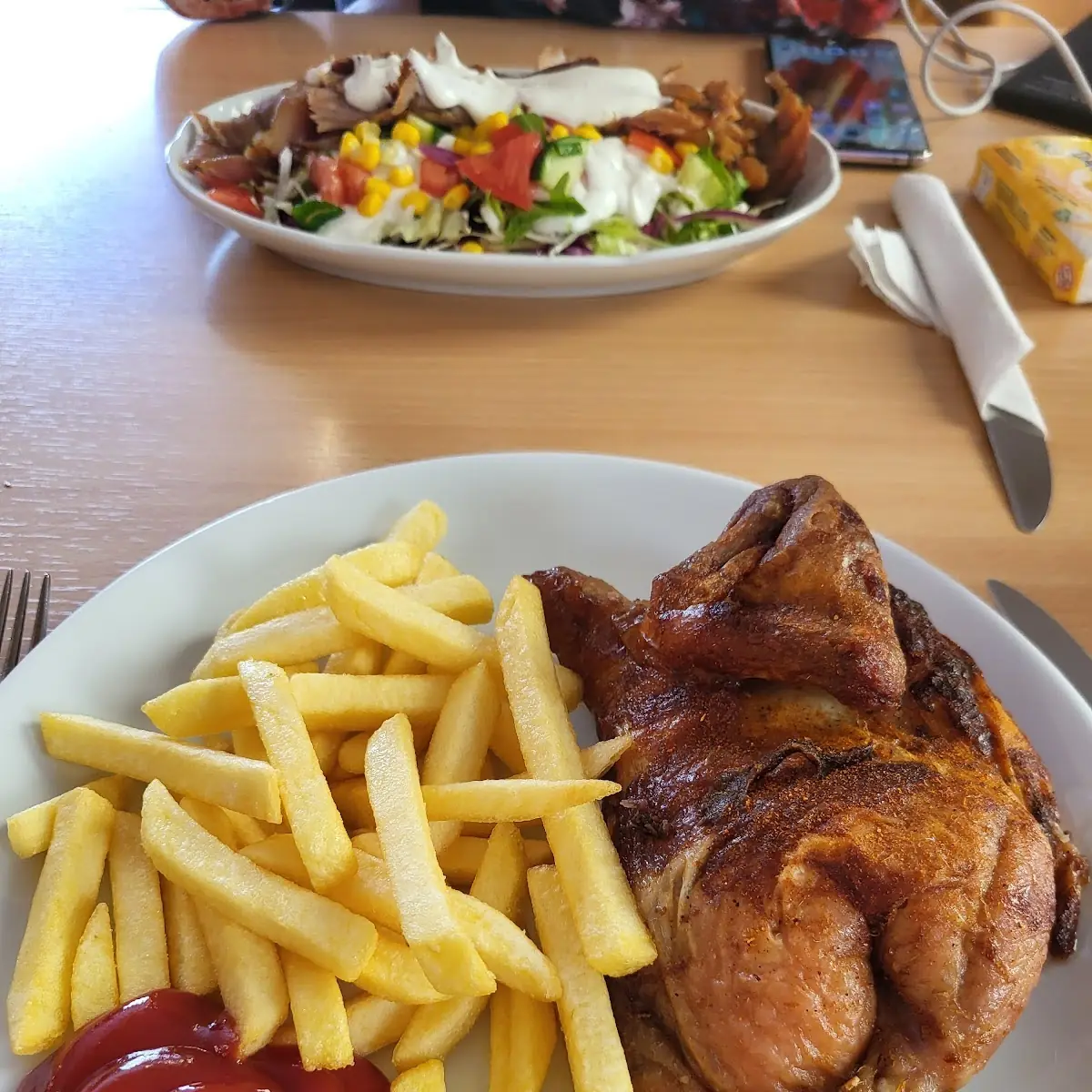 Halbes Hähnchen Mit Pommes