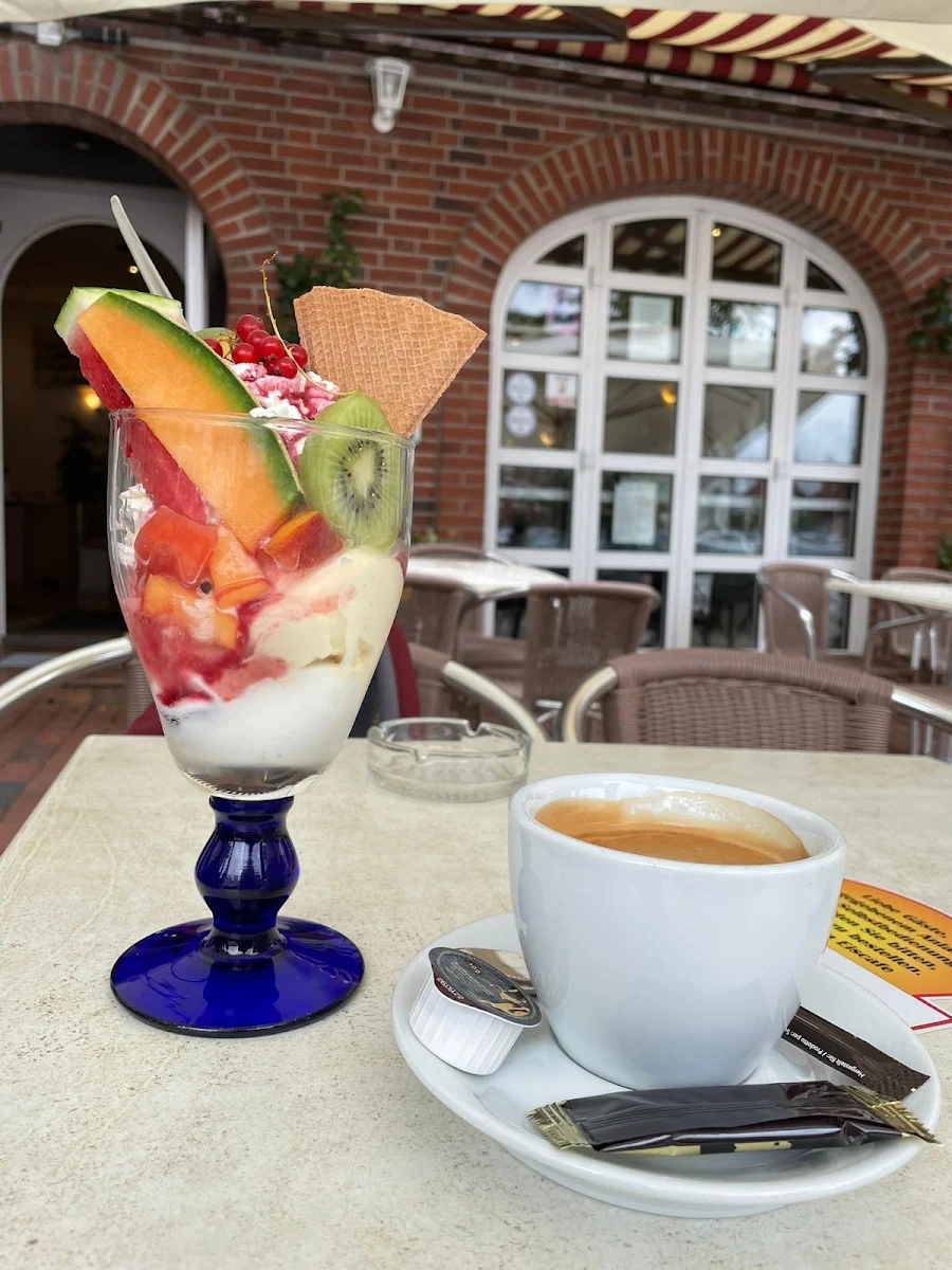 Früchte-eisbecher