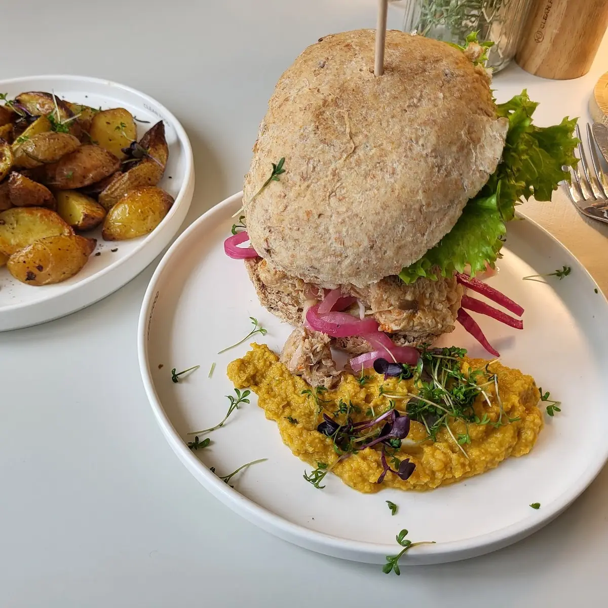 Clean Pulled Chicken Burger