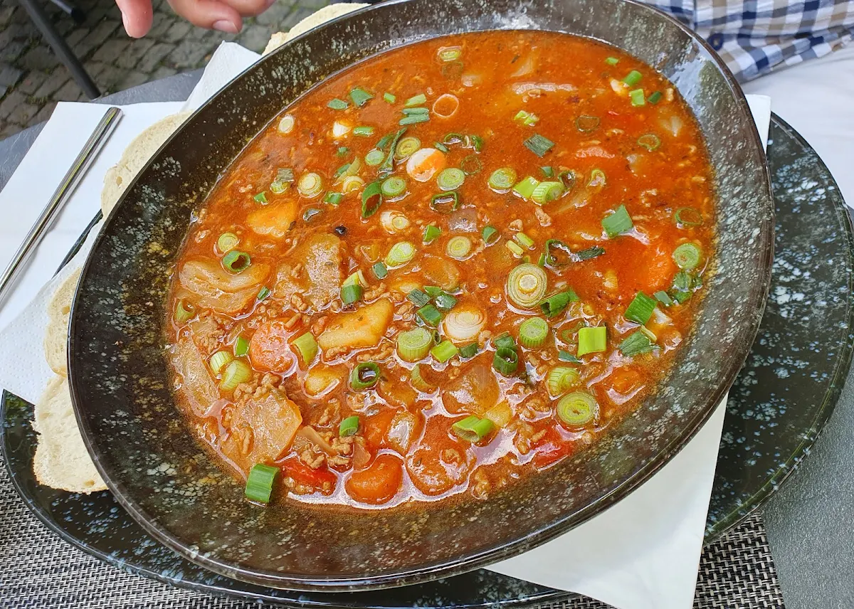 Hackfleisch Suppe, Am Kornmarkt