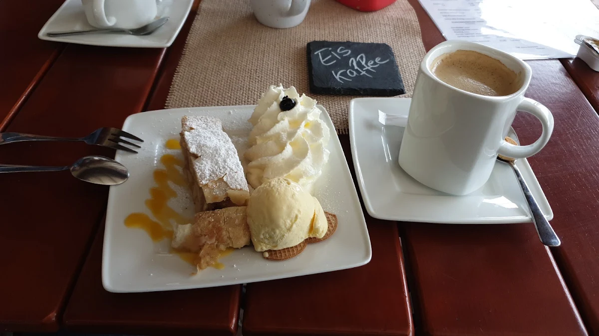 Apfelstrudel, Cafe-Bistro in der alten Reederei