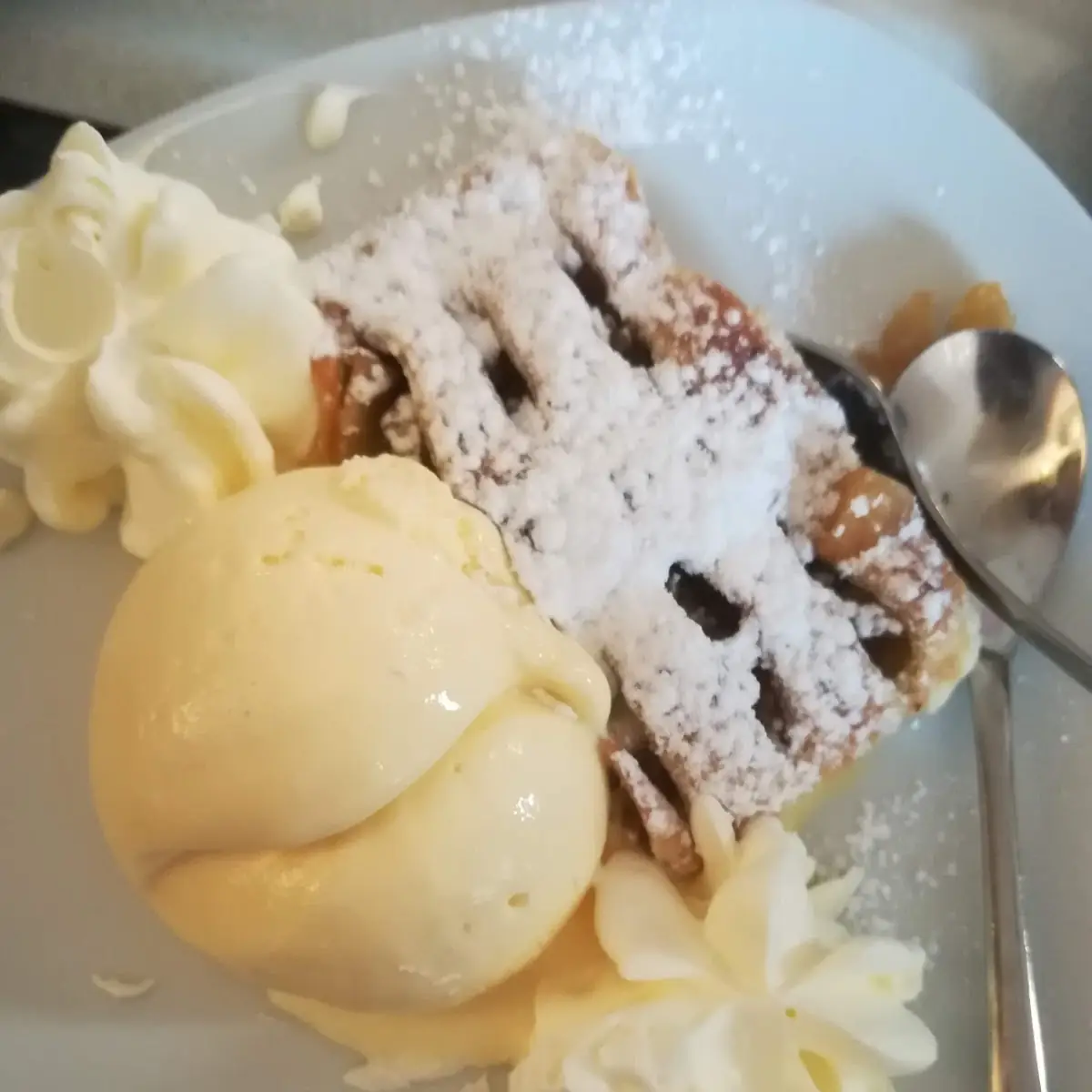 Apfelstrudel Mit Eis