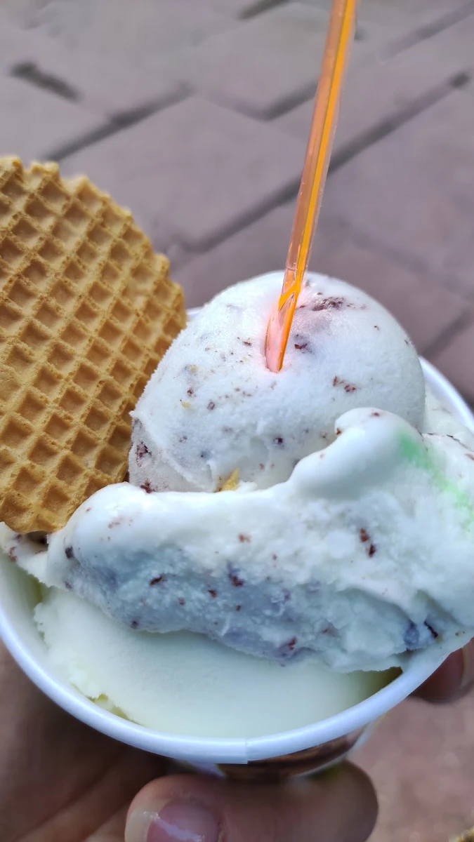 Stracciatella Eis, Eis Café Riviera
