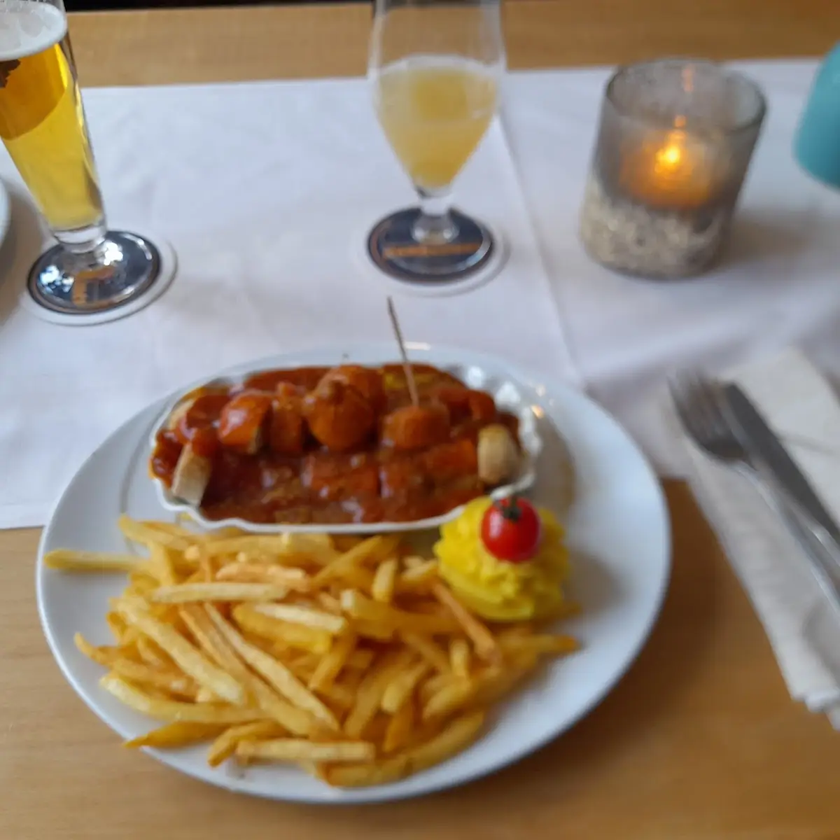 Currywurst Mit Pommes