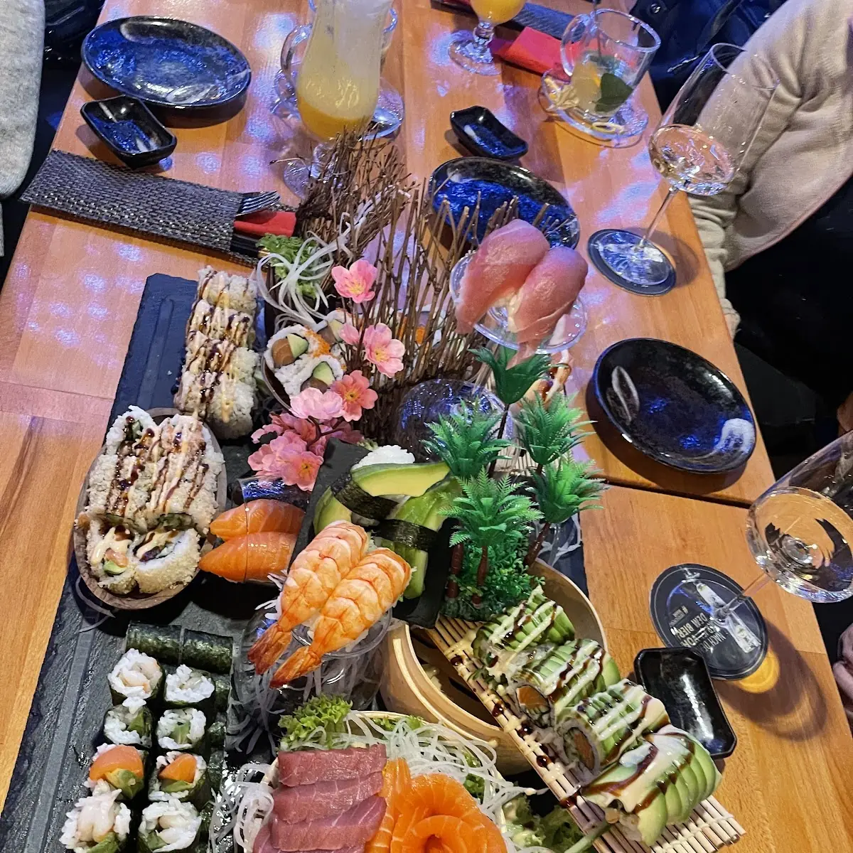 Sushi, Toni Vu Vietnamesisches Restaurant & Sushi