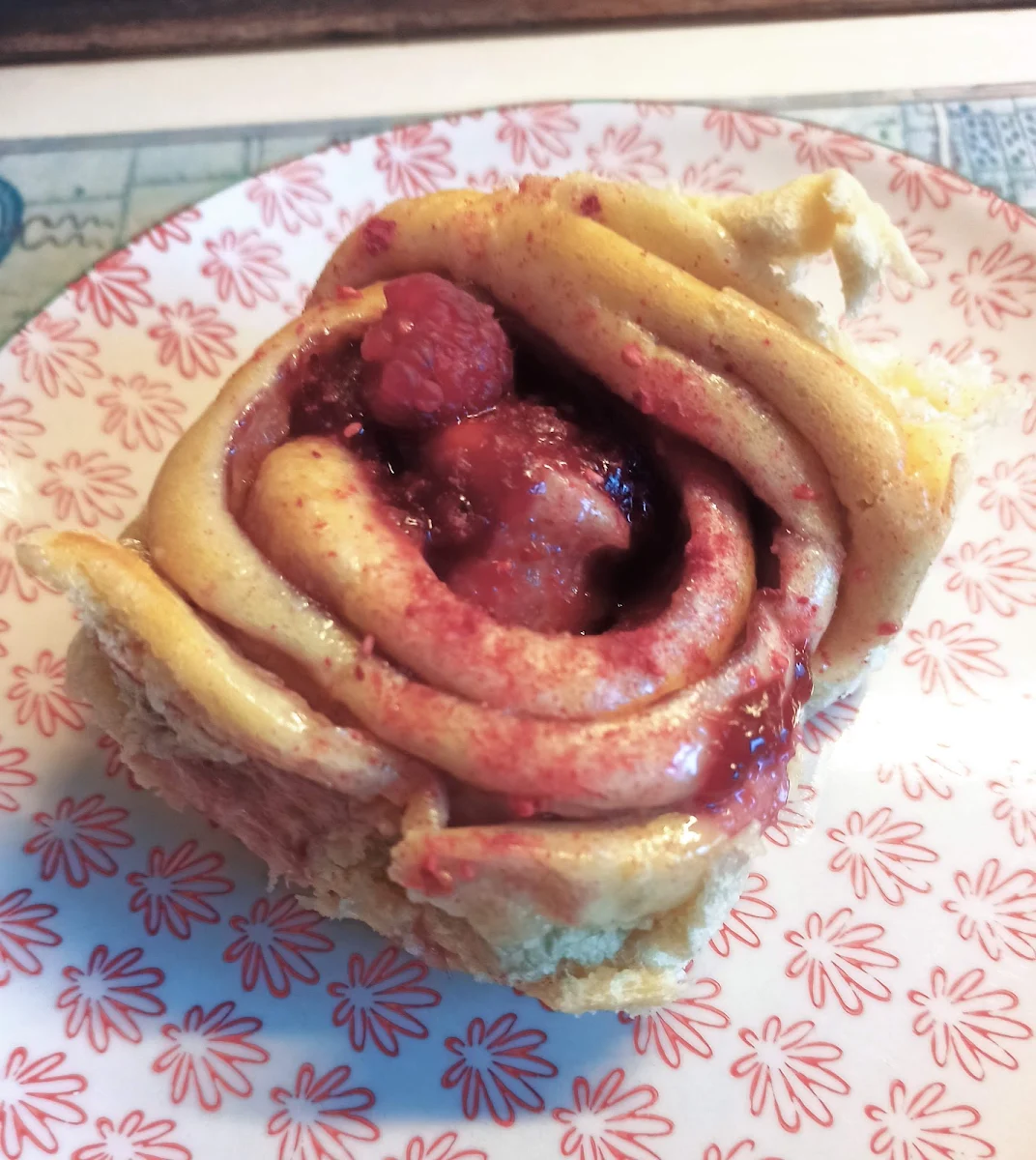Cinnamon Roll Raspberry