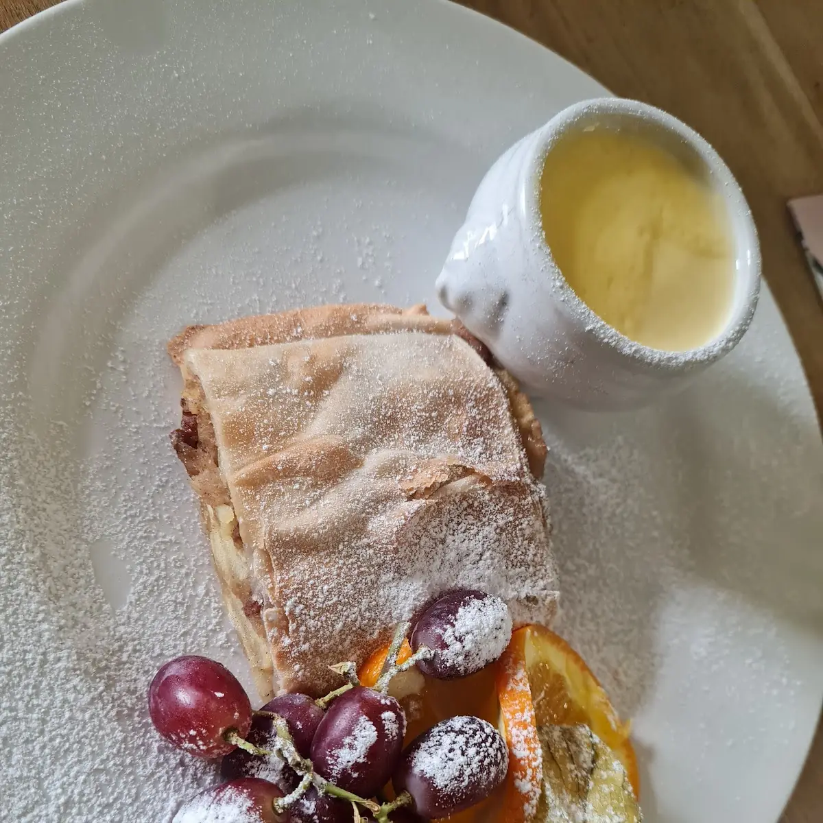 Warm Apfelstrudel