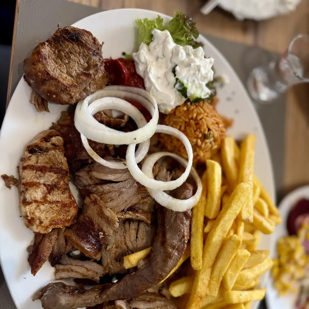 Highlights, Restaurant Platon
