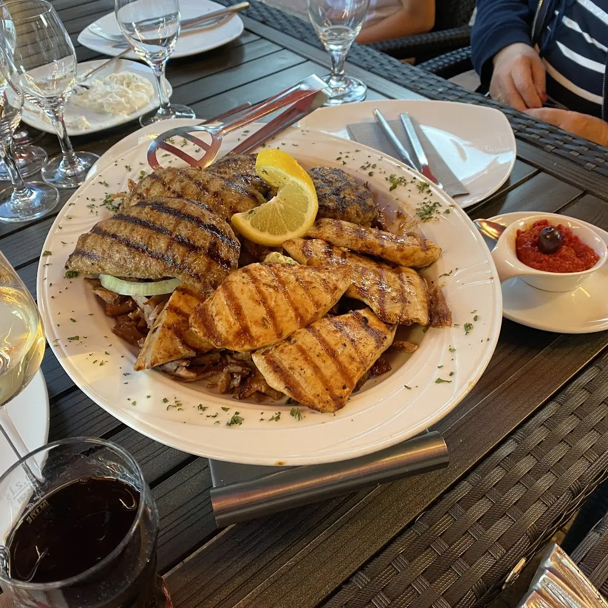 Highlights, Restaurant Platon