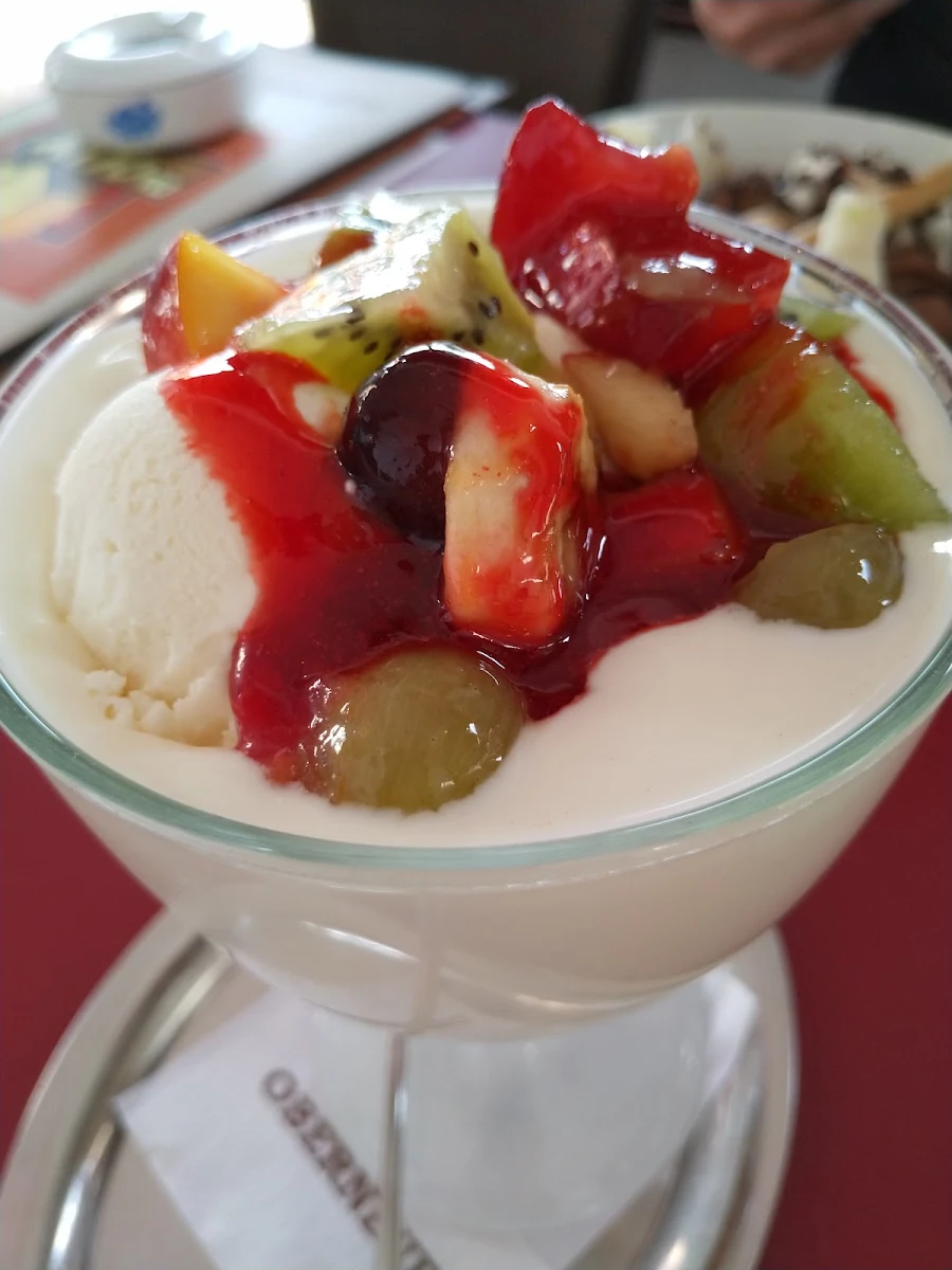 Früchtejoghurt Eisbecher