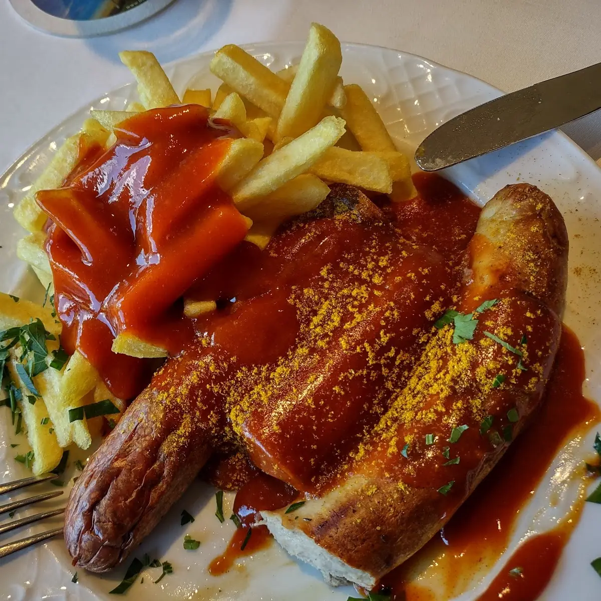 Currywurst Pommes