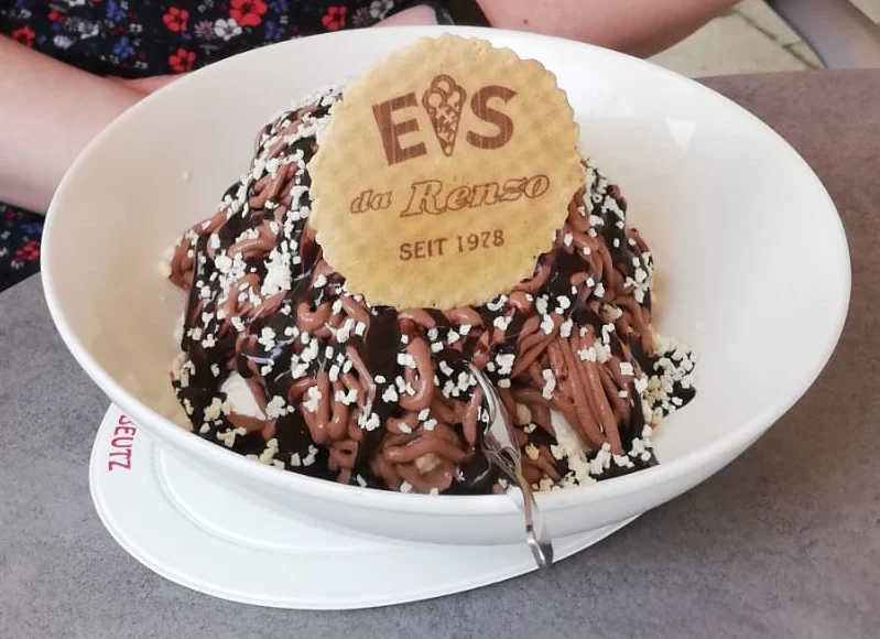 Schokoladen-spaghetti-eis
