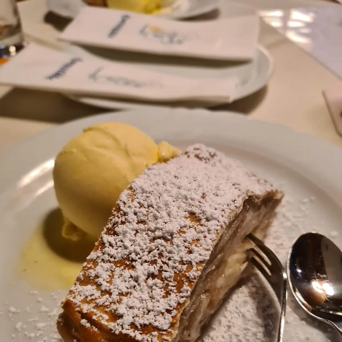 Apple Strudel, Hornstüble