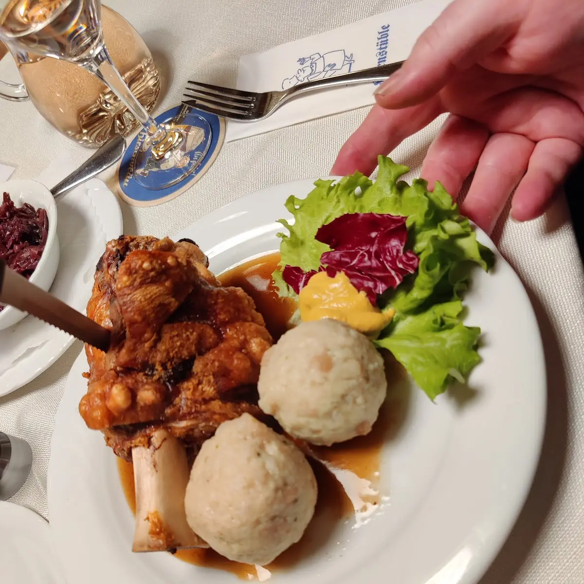 Schweinshaxe Mit Beilage, Hornstüble