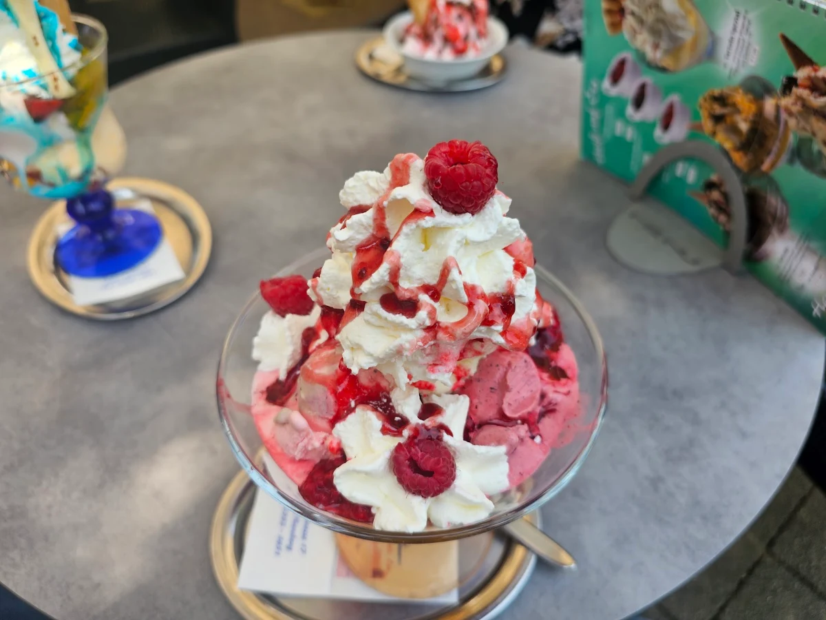 Himbeerbecher, Eiscafé Venezia