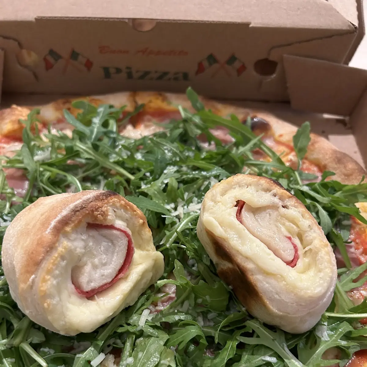 Pizzabrötchen Käse Salami