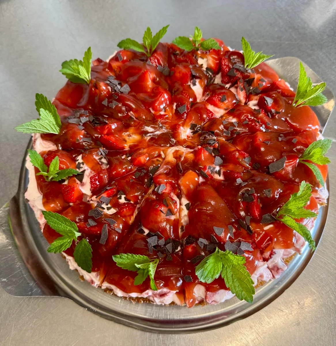 Erdbeer-stracciatella Torte