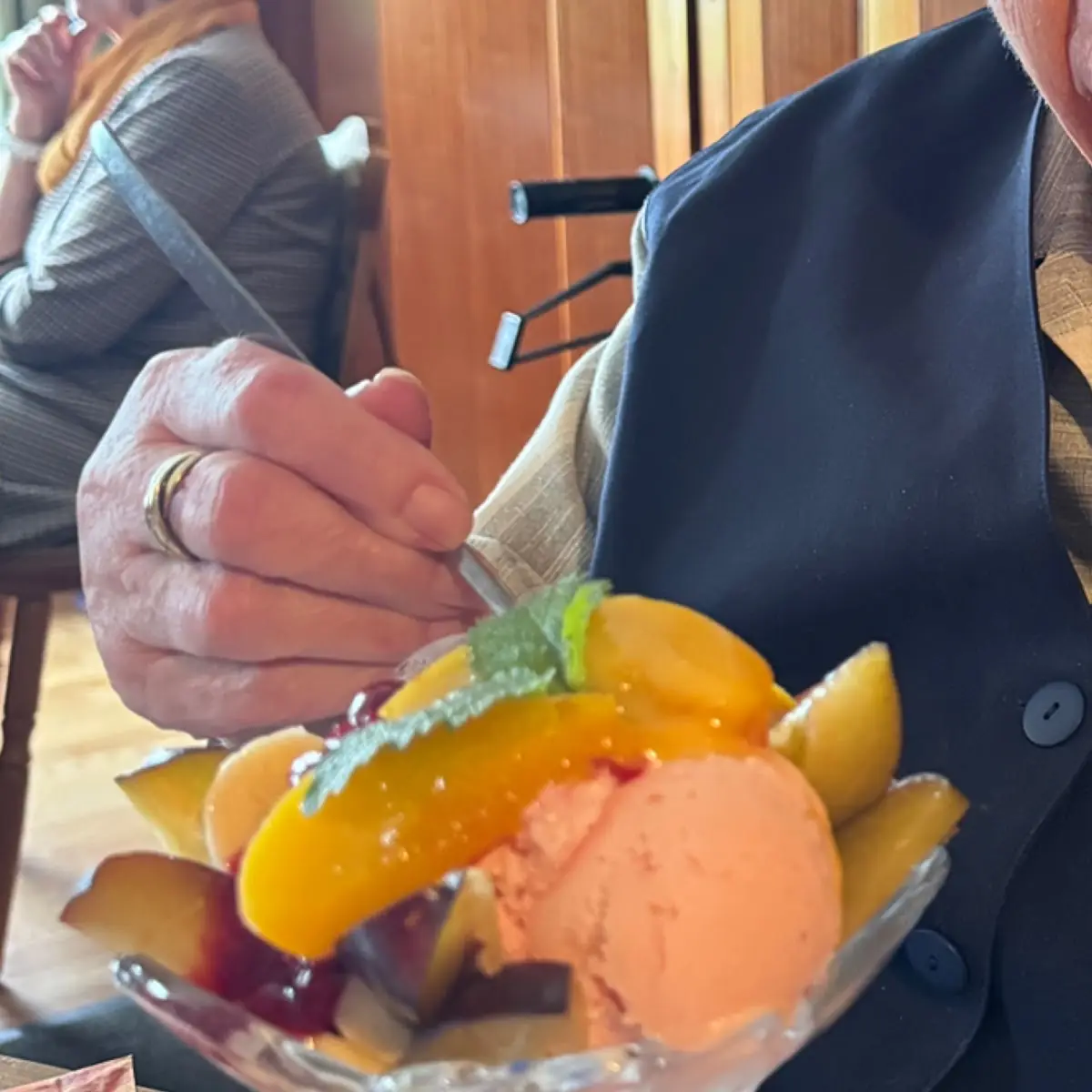 Früchteeisbecher Mit Eierlikör