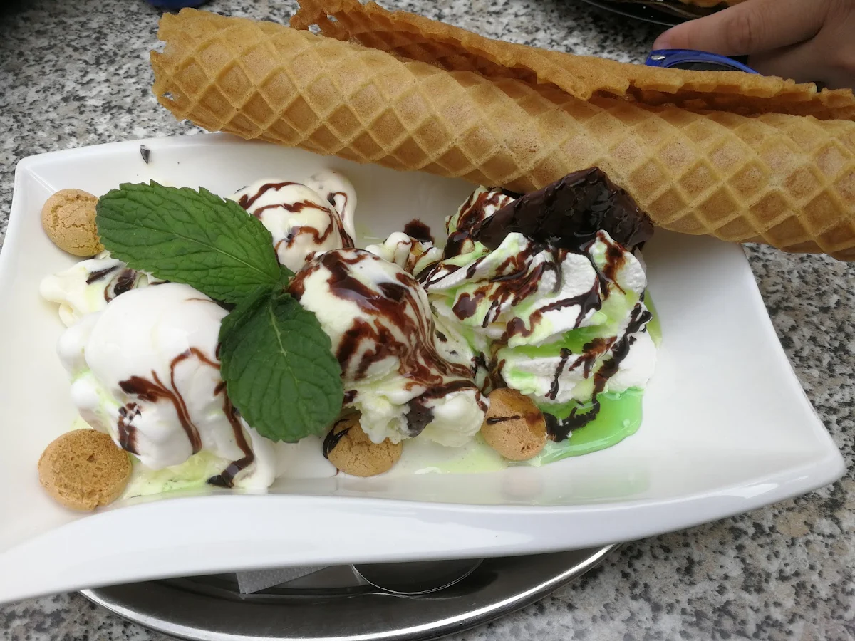 After Eight Becher