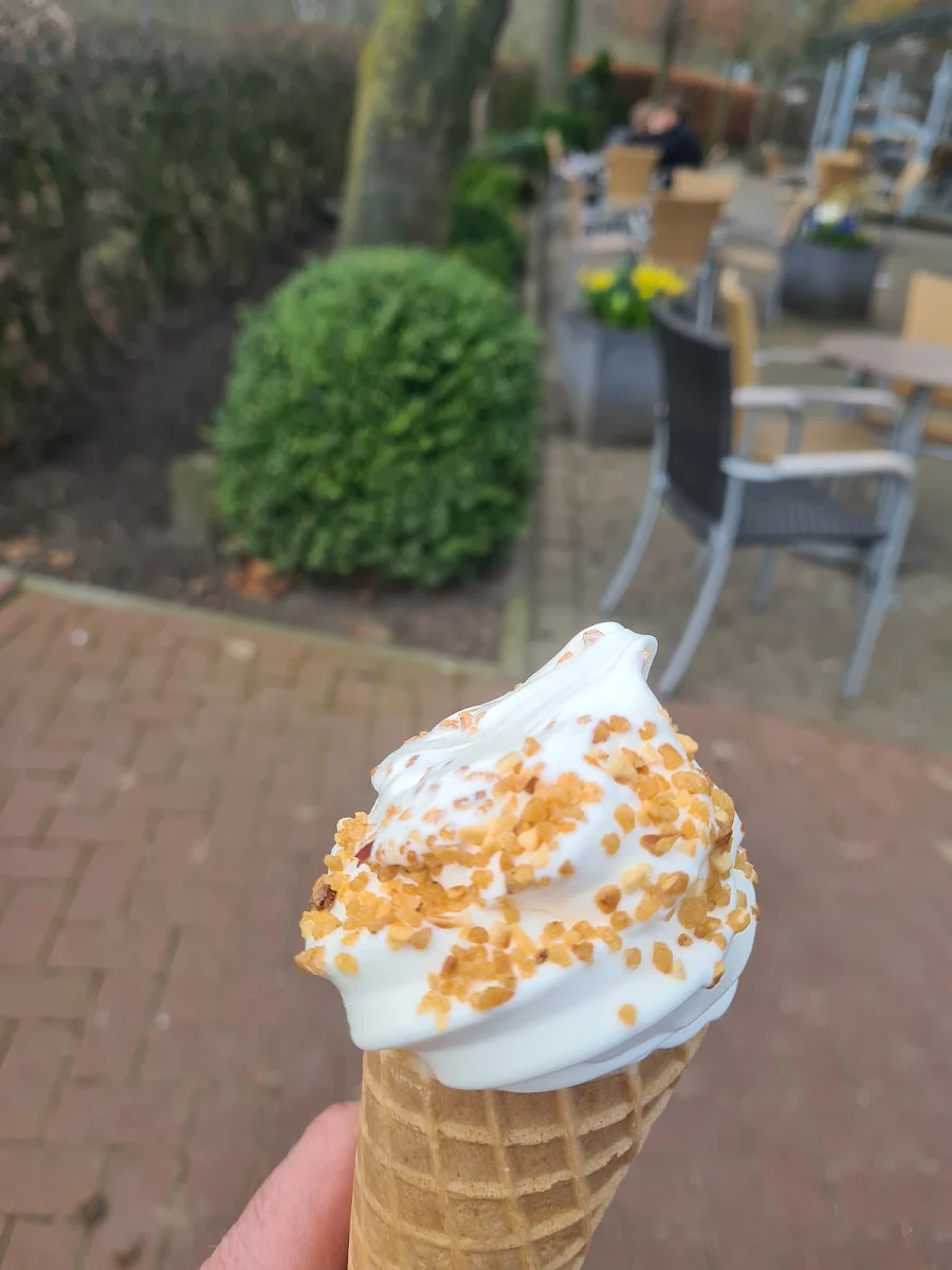 Softeis Mit Krokantstreusel