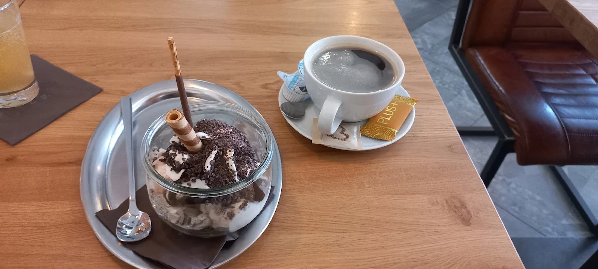 Schokoeisbecher