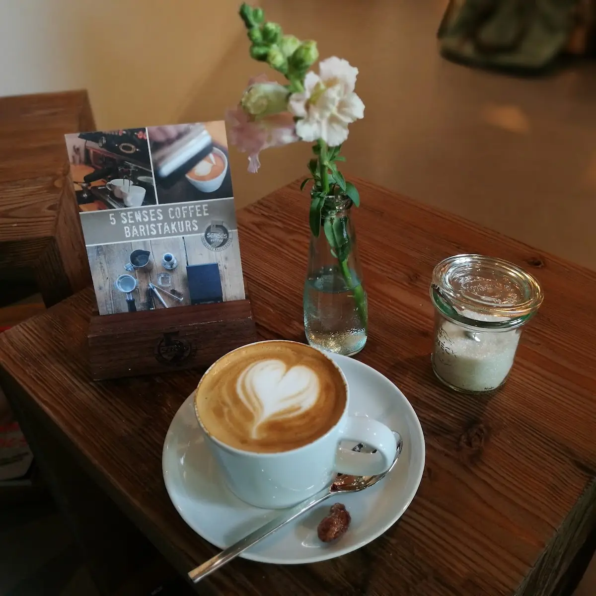 Flat White, 5 Senses Coffee