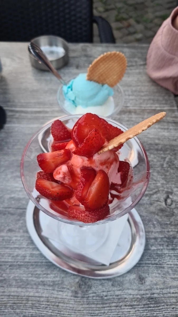 Erdbeerbecher