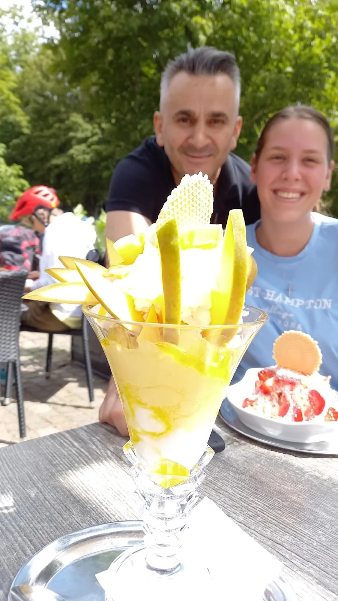 Mangoeisbecher