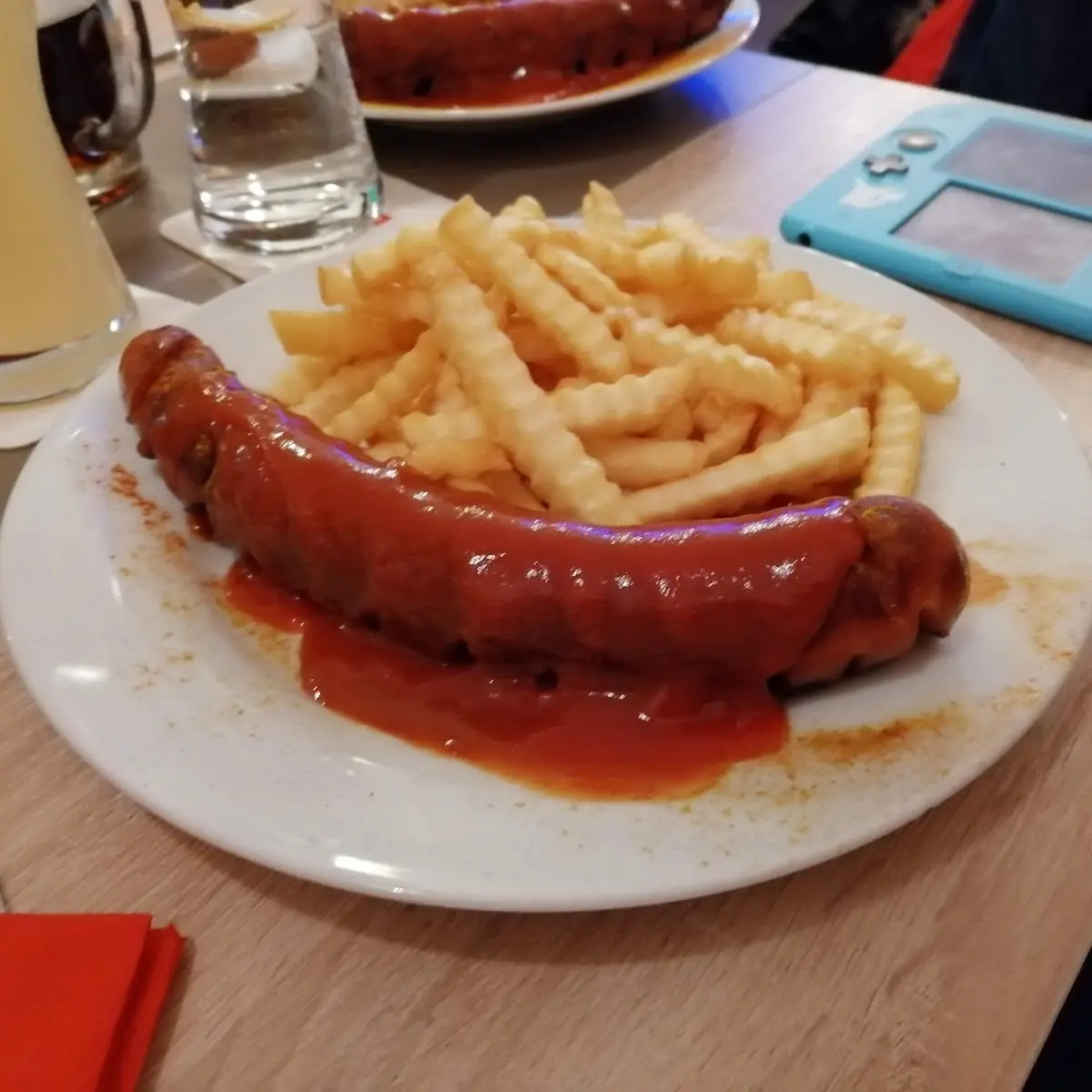 Currywurst Pommes