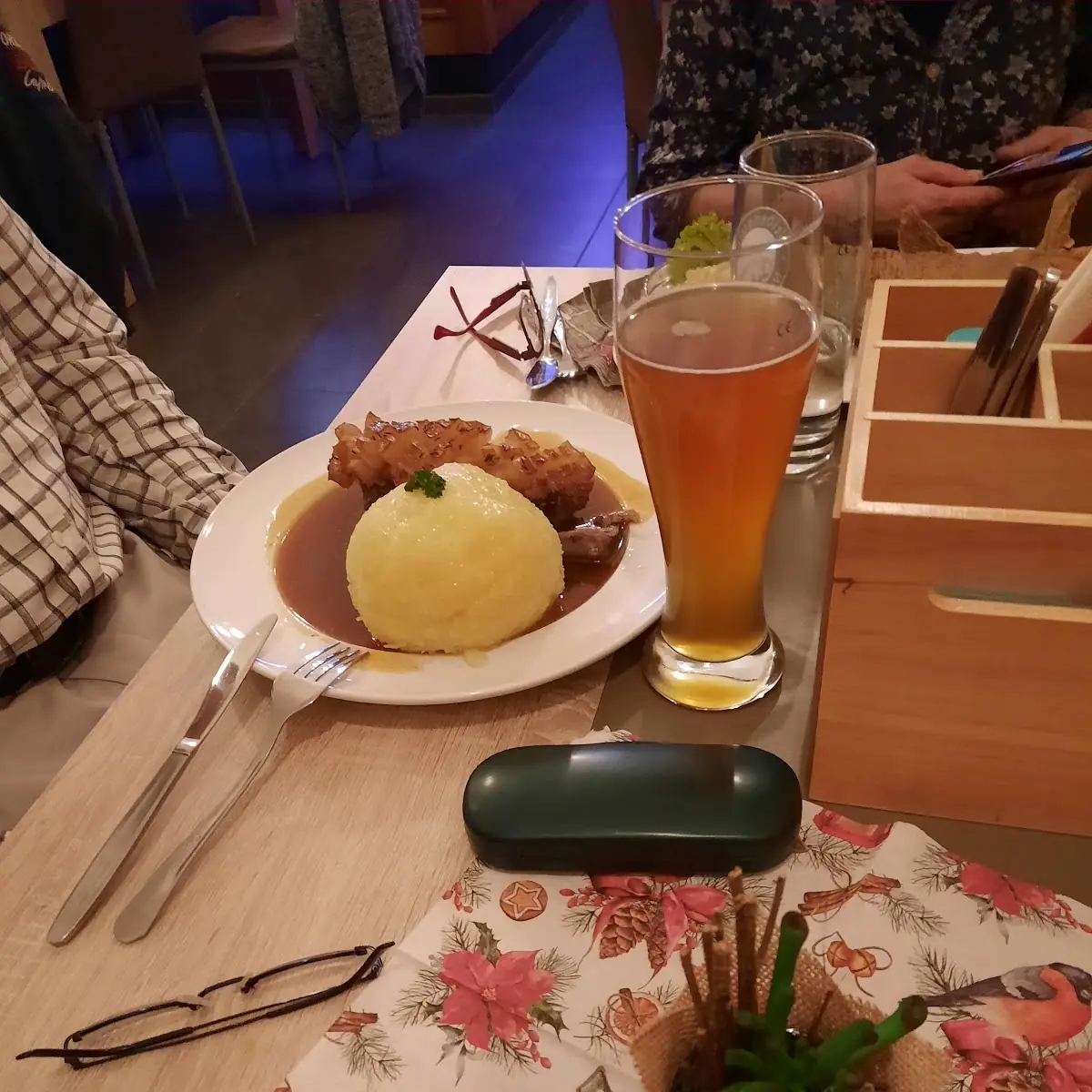 Schäufele Mit Großem Kniedla